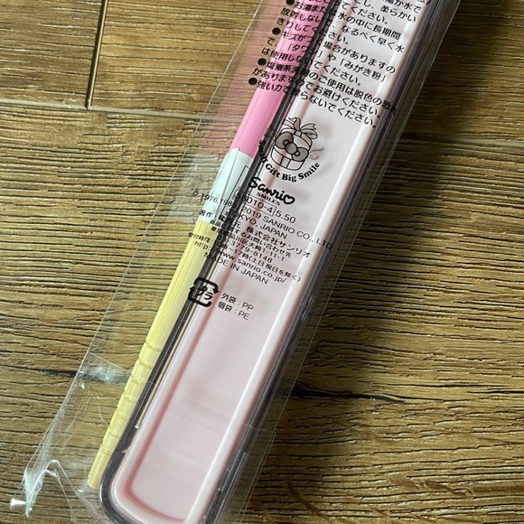 HELLO KITTY-Imported (NWT) Chopsticks with Case - Picture 6 of 11